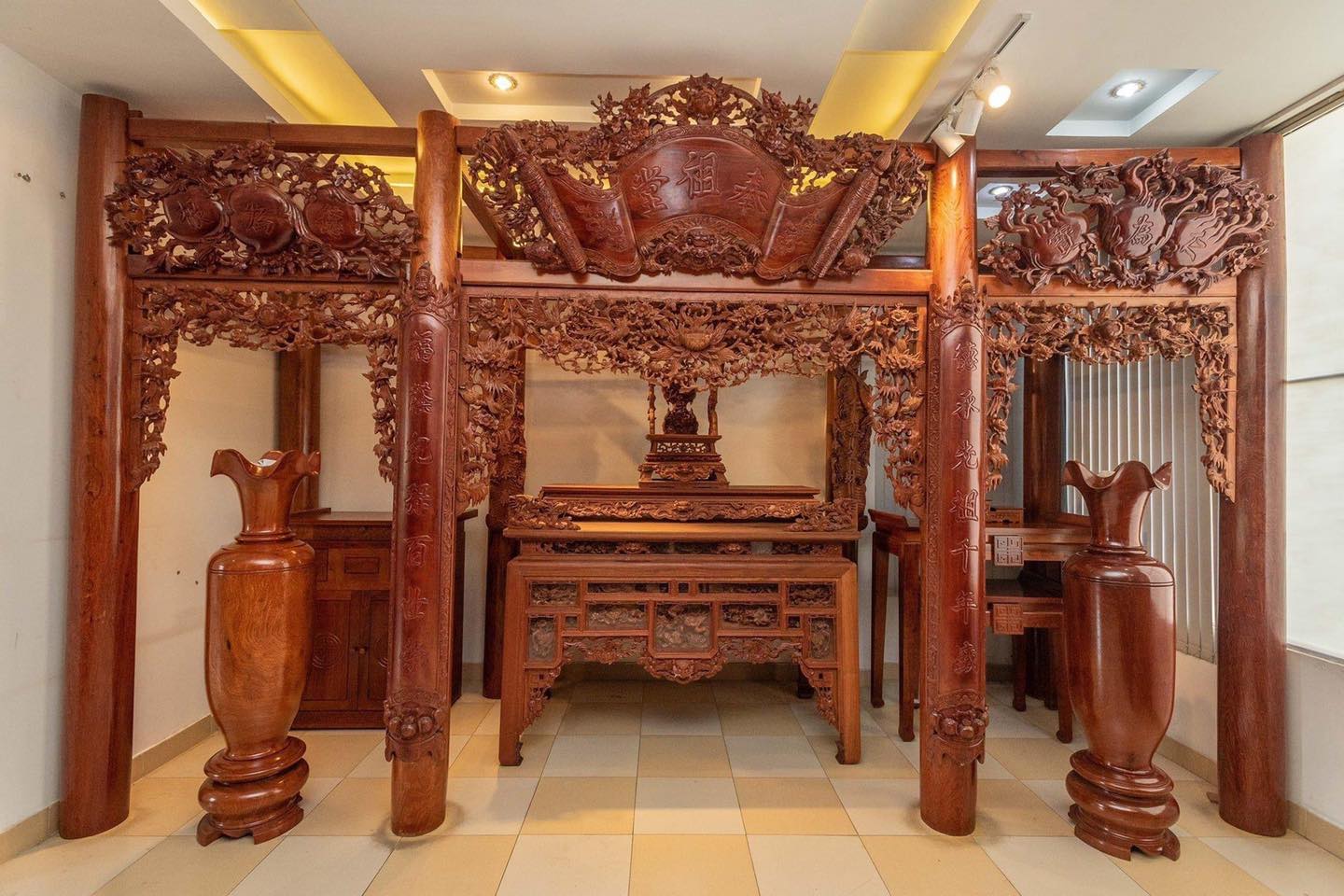 bàn thờ Nam Định