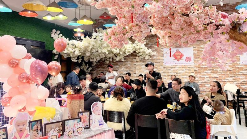 Phủi Quán là nhà hàng tổ chức sinh nhật tại Hà Nội nổi tiếng với các buổi tiệc ấm cúng