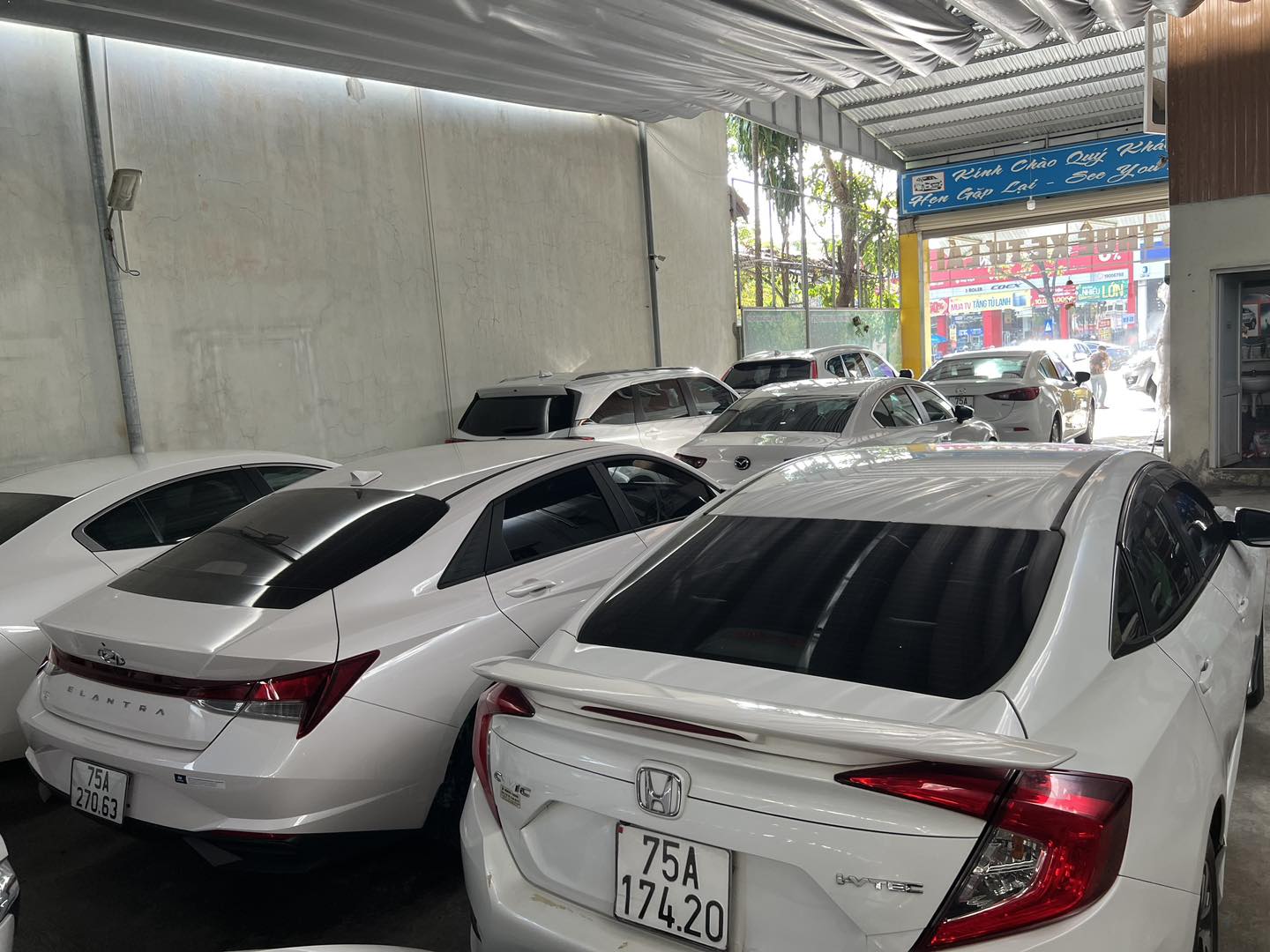 thuê xe tự lái tại Huế