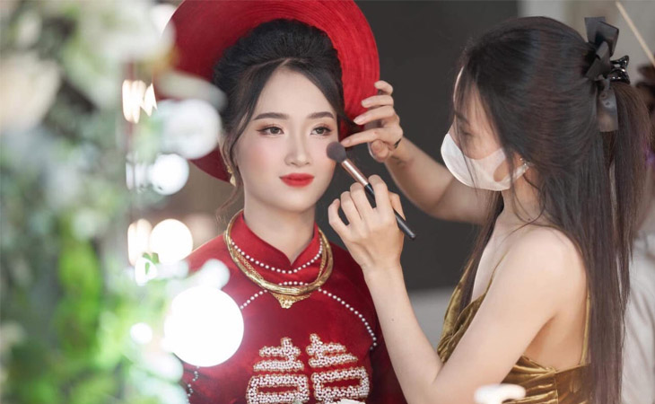 Tani Trần Makeup
