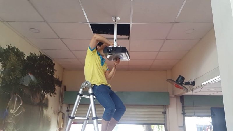 lắp máy chiếu hn