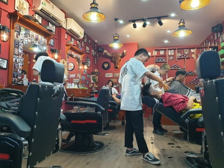 tiệm tóc nam Sài Gòn cắt tọc đẹp tai SG