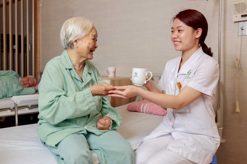 Dịch vụ chăm sóc người già Hà Nội Dịch vụ chăm sóc người già Hà Nội