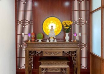 mẫu phòng khách có bàn thờ