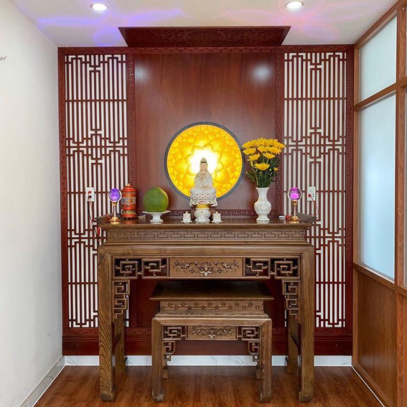 mẫu phòng khách có bàn thờ Bàn thờ dạng đứng