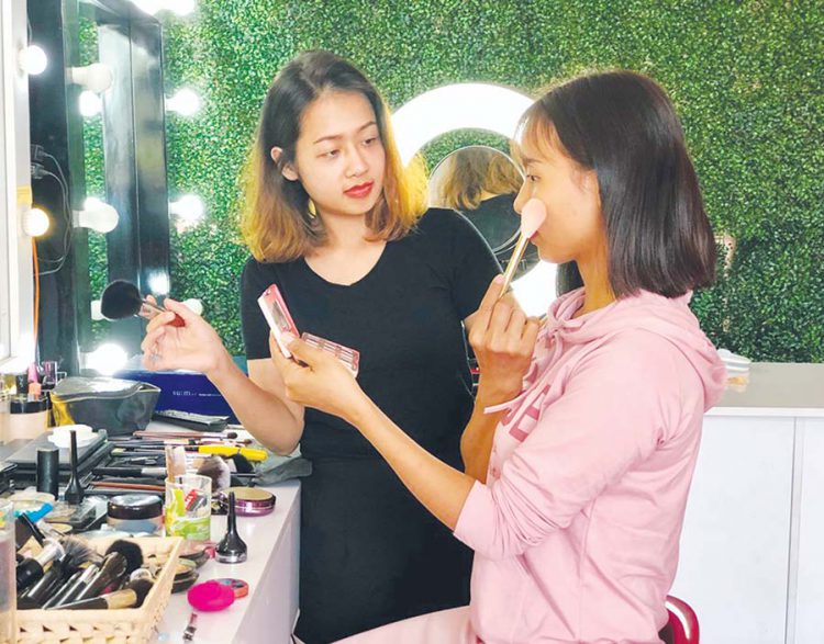 Học Trang Điểm Cá Nhân Ở Bình Dương Hoa Hồng makeup