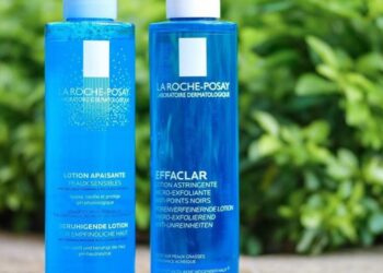 nước hoa hồng trị mụn ẩn