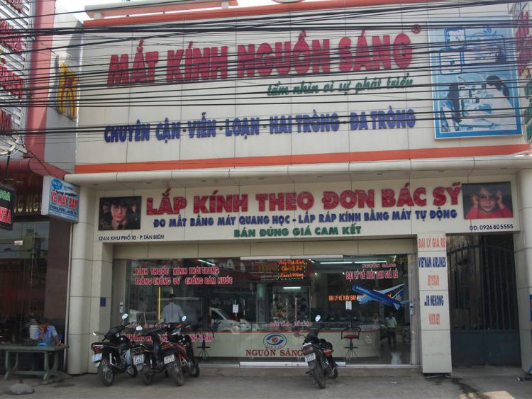cắt kính cận ở Biên Hòa Nguồn Sáng