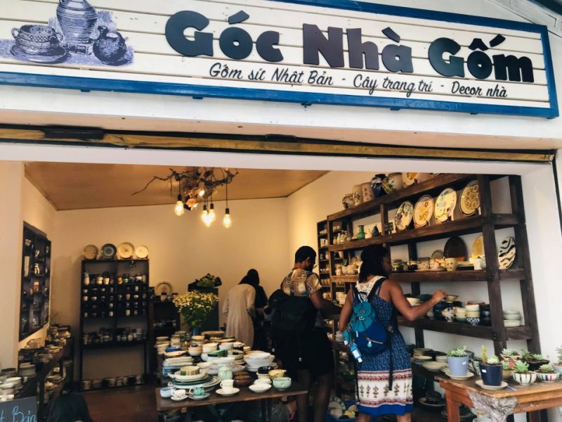 cửa hàng bán đồ lưu niệm