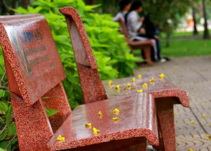 bàn ghế đá quảng ninh