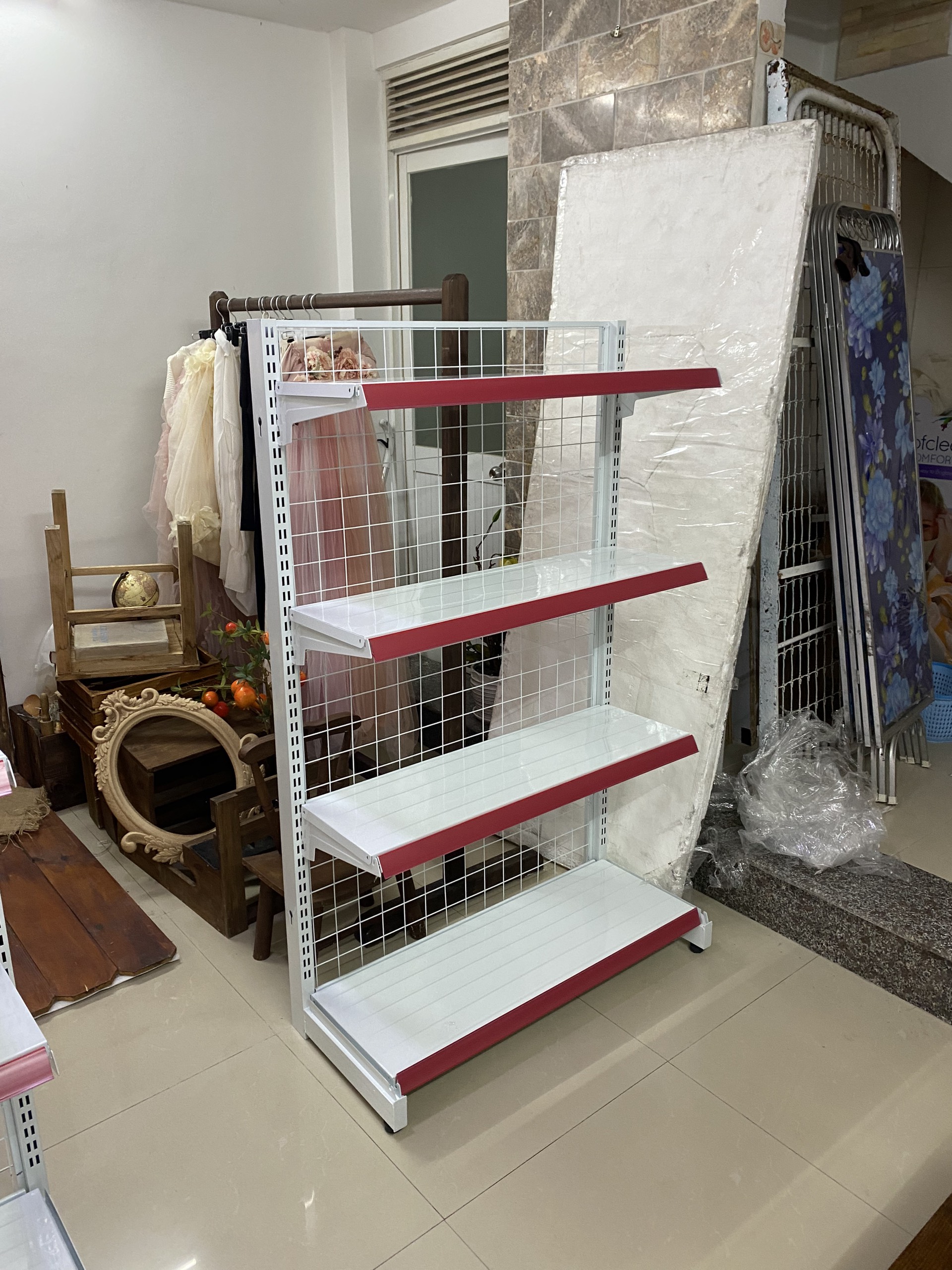 kệ trưng bày sản phẩm Thái Nguyên