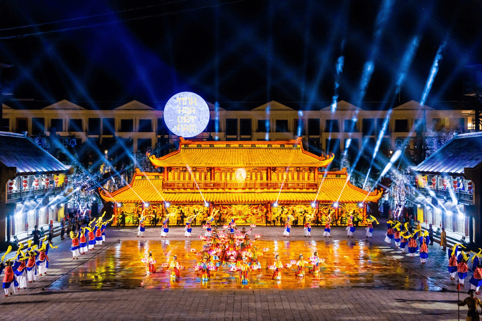Show diễn “Tinh Hoa Việt Nam”