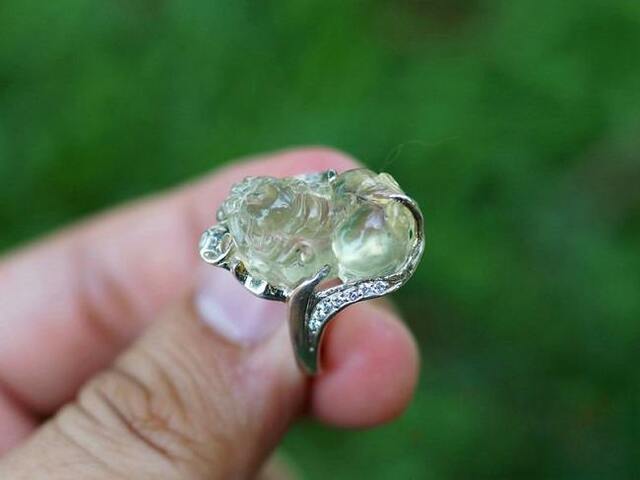 Cửa hàng đá quý Văn Duyên