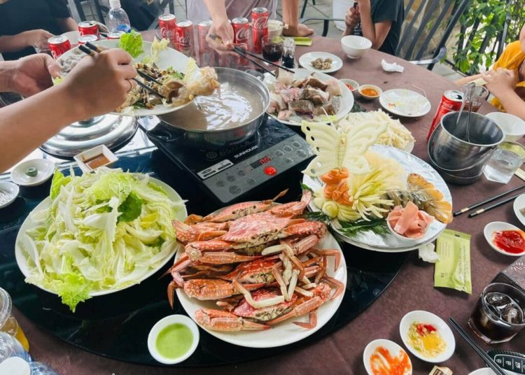 nhà hàng hải sản Quảng Ninh
