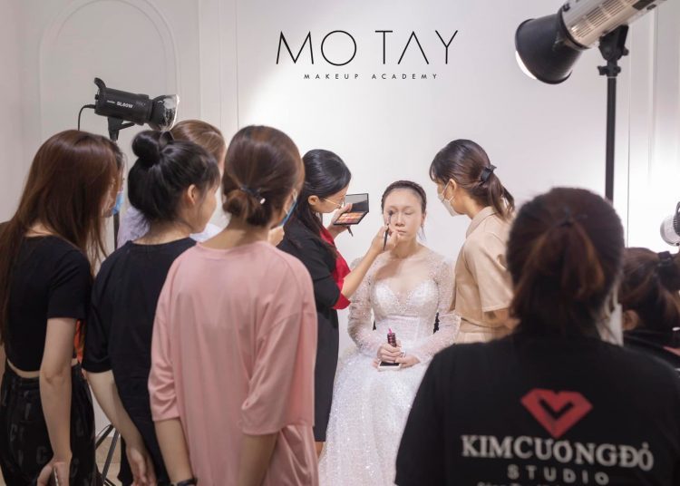 Mơ Tây Makeup Academy 