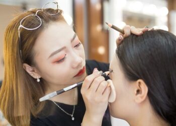 học trang điểm chuyên nghiệp Quảng Ninh