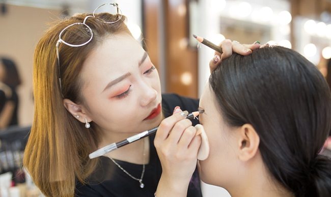 HUONG A BI Makeup &amp; Store