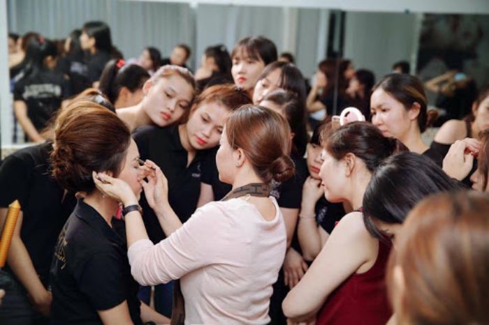 học trang điểm chuyên nghiệp Quảng Ninh