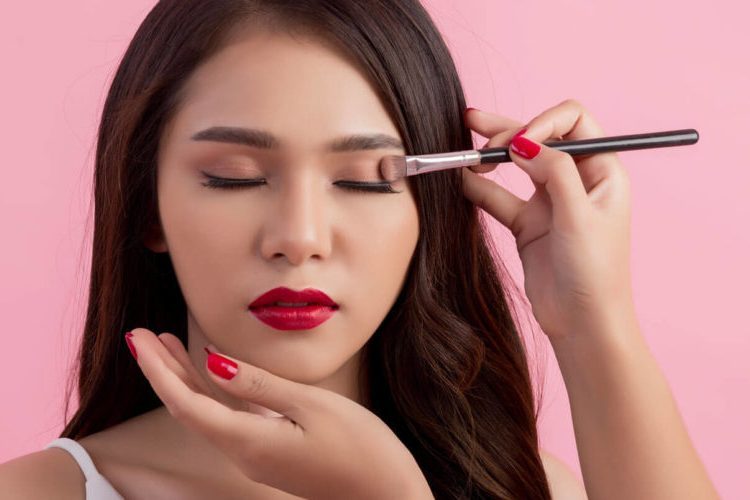học trang điểm chuyên nghiệp Quảng Ninh