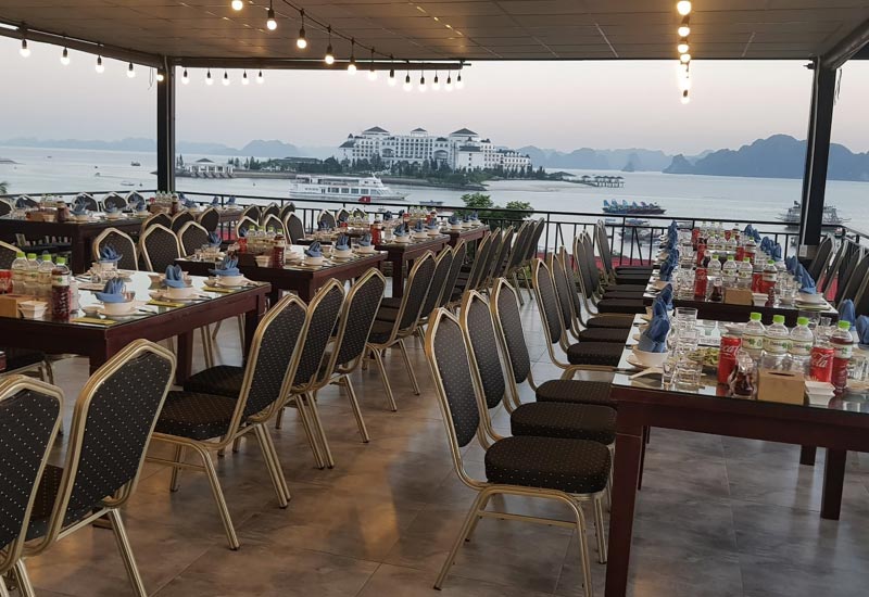 nhà hàng hải sản hạ long