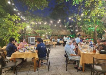 Quán Phi Phố Biển