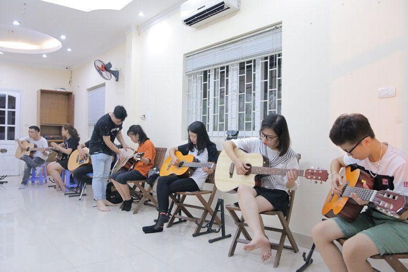 học guitar cần thơ Mendy Nguyễn Music Class