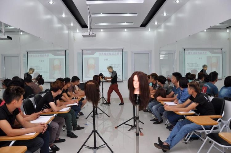 trường đào tạo nghề tóc Hà Nội