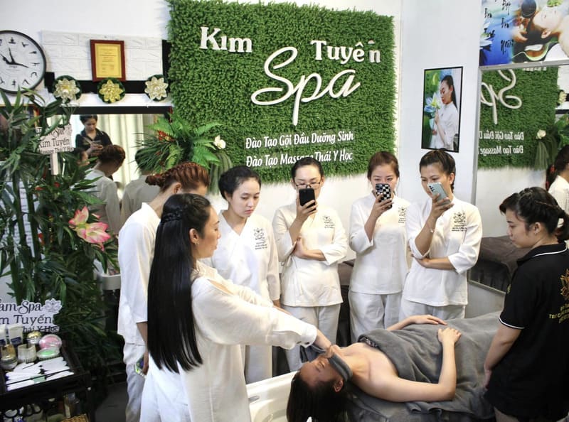 học massage ở TPHCM Kim Tuyến Spa
