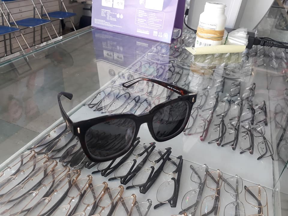 mắt kính vĩnh long