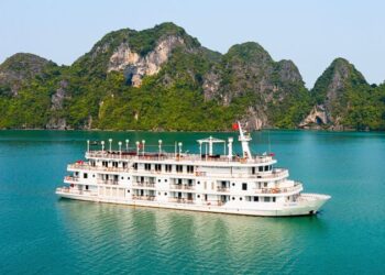 tàu du lịch hạ long