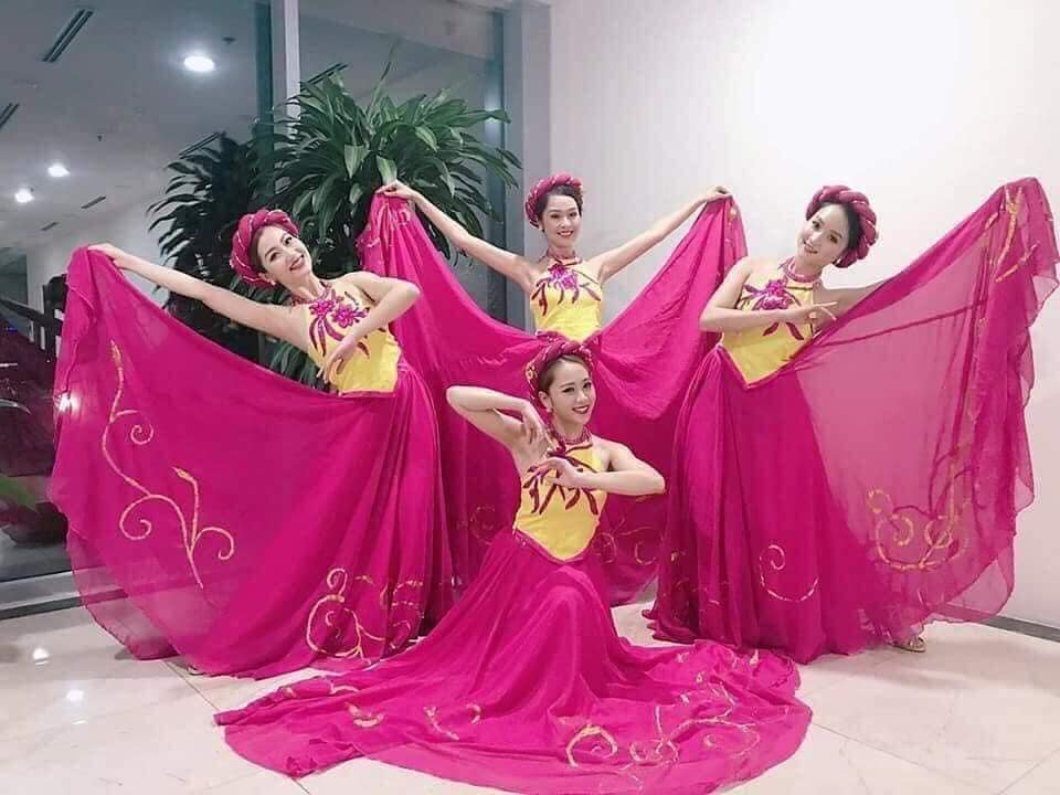 thuê trang phục biểu diễn hà nội