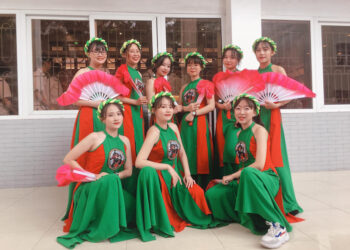 thuê trang phục biểu diễn hà nội