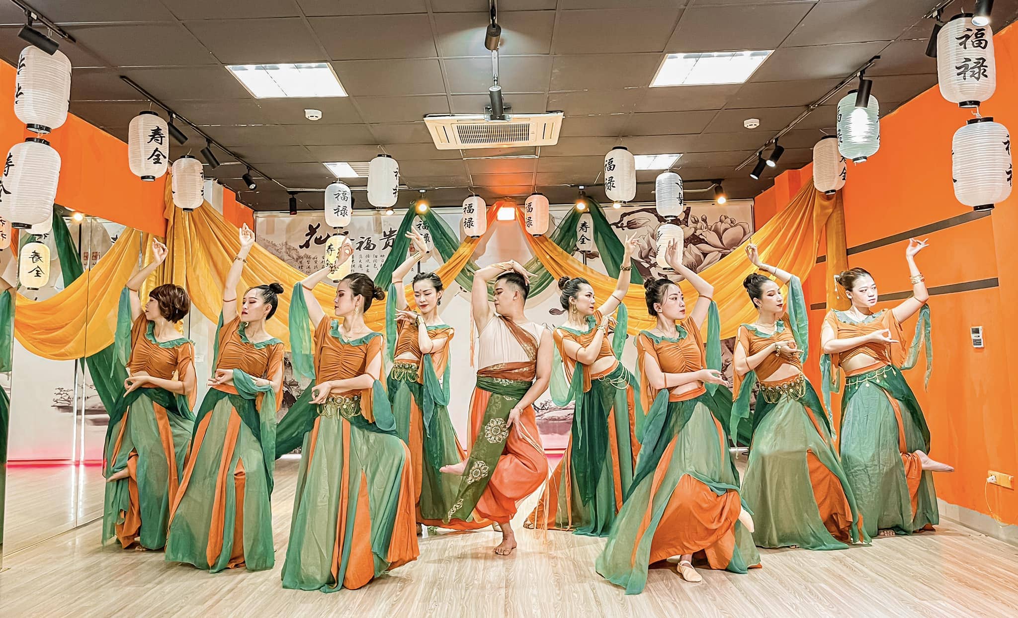 trang phục biểu diễn ở bắc ninh