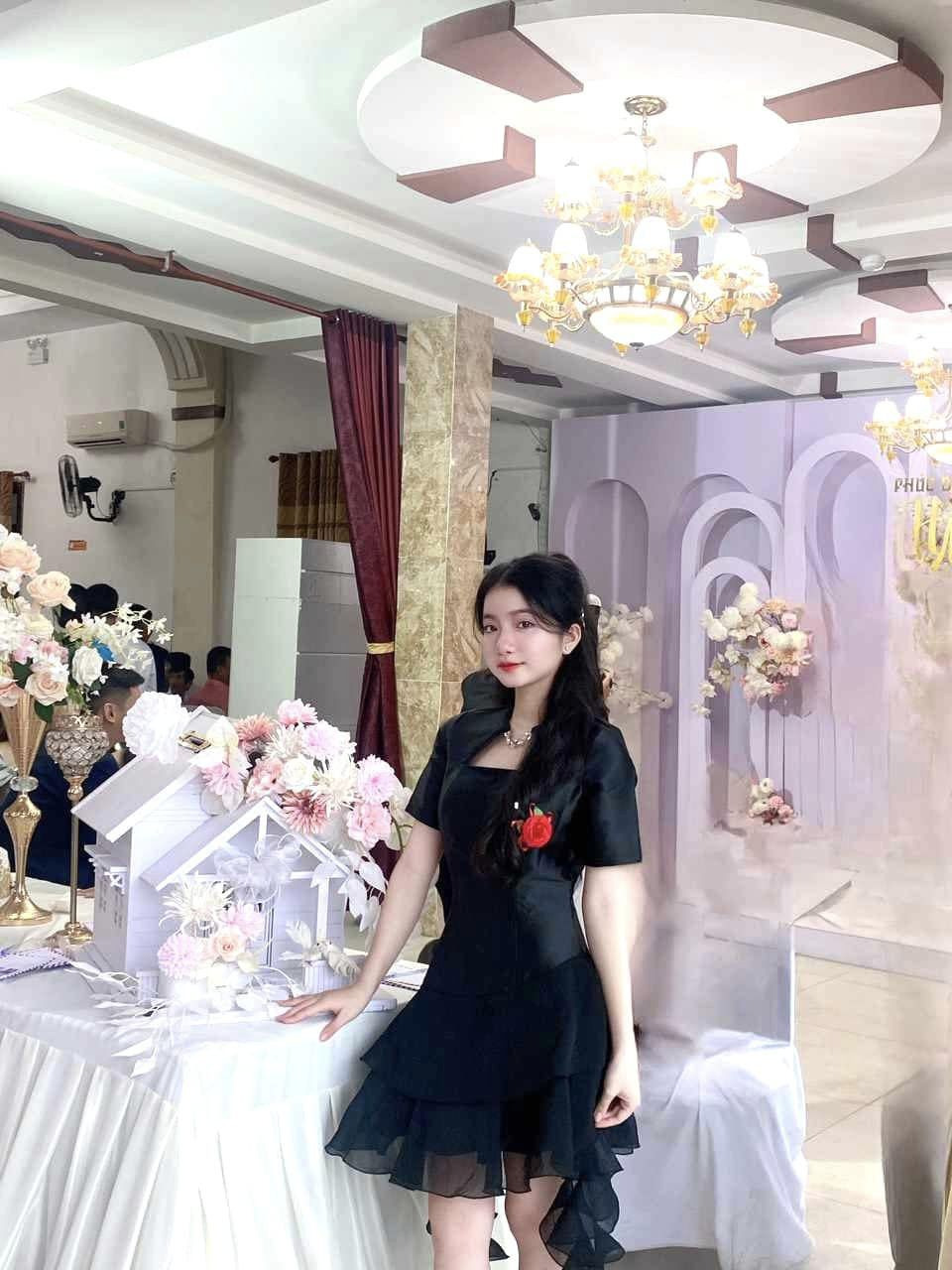 cho thuê váy ở huế