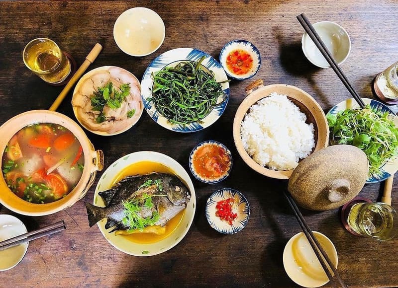 Cơm Niêu Cô Lan