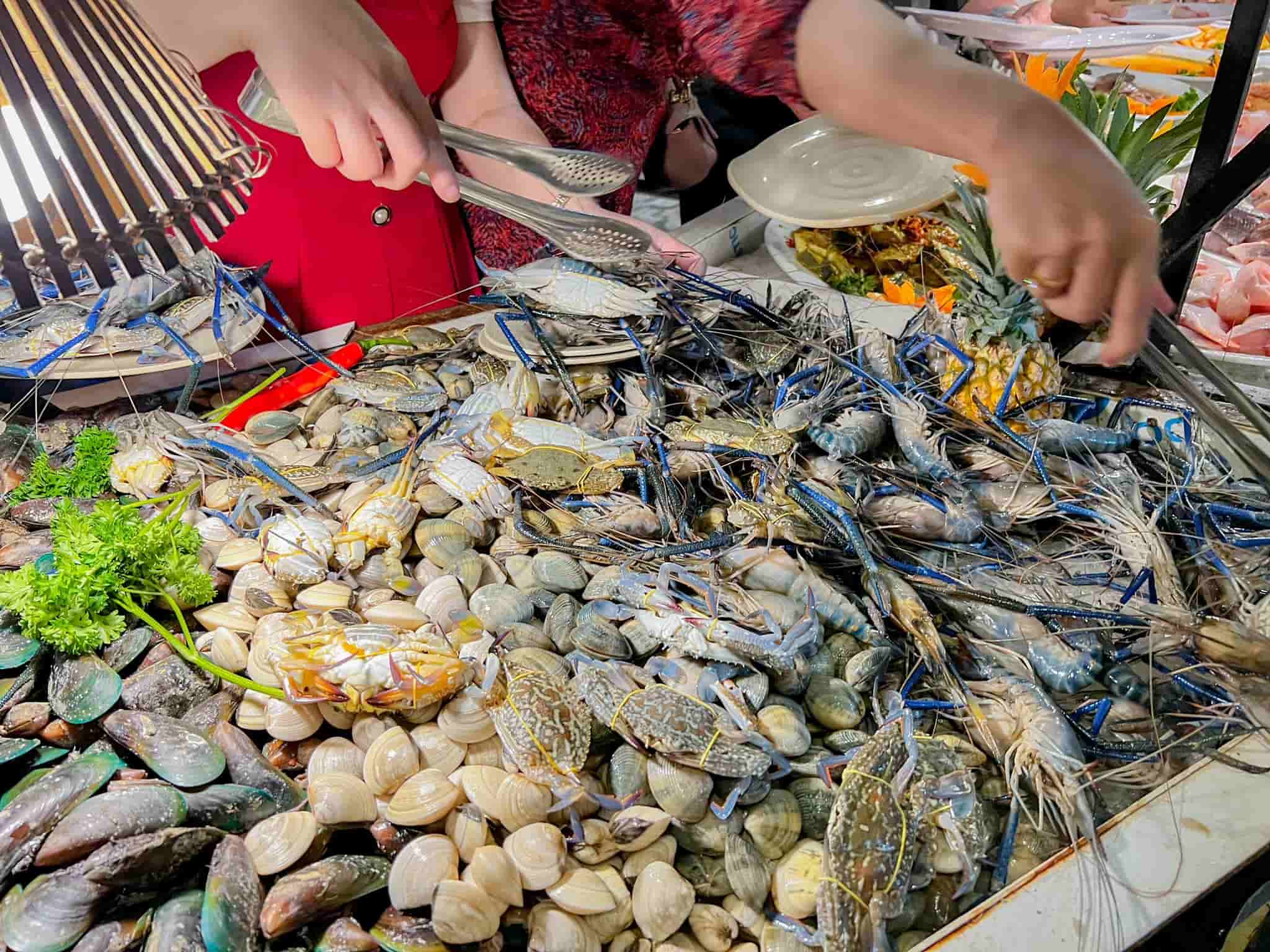 Nhà Hàng Roly Buffet