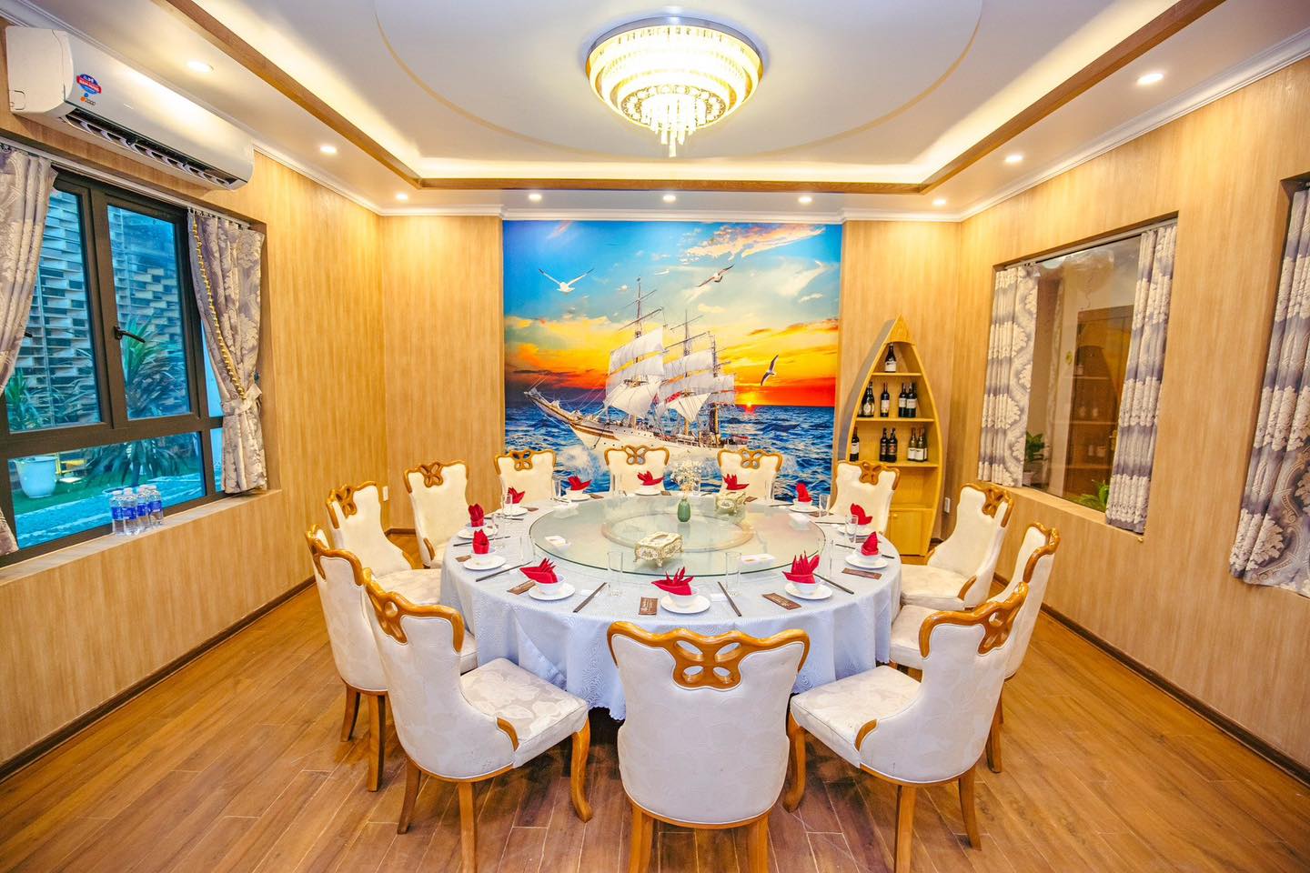 Nhà Hàng Thuyền Hải Sản