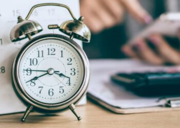 nợ ngân hàng bao lâu thì bị khởi kiện