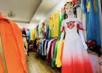 thuê trang phục biểu diễn nha trang