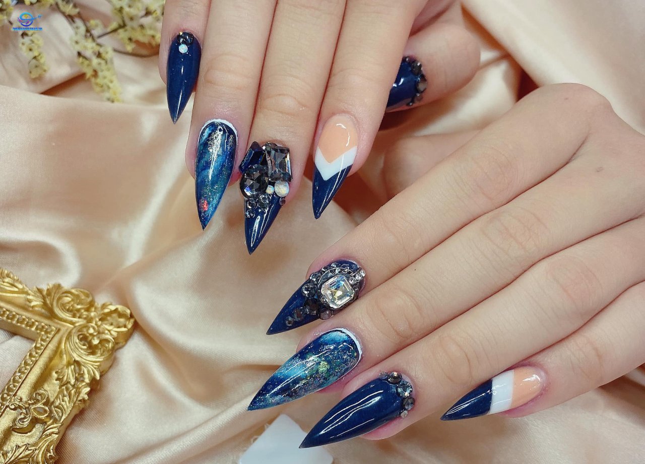 Queen Nail