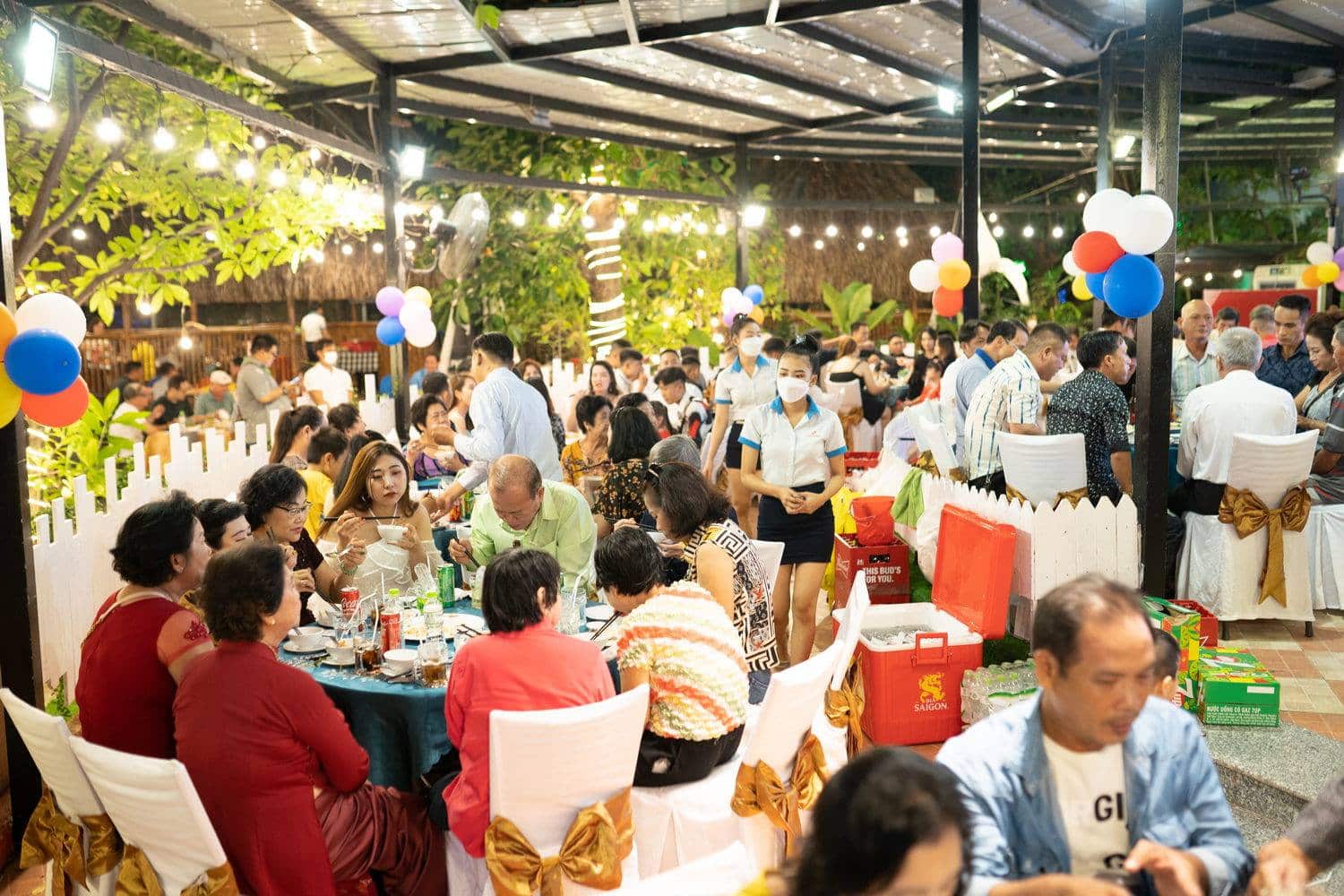 Nhà Hàng Phi Phố Biển