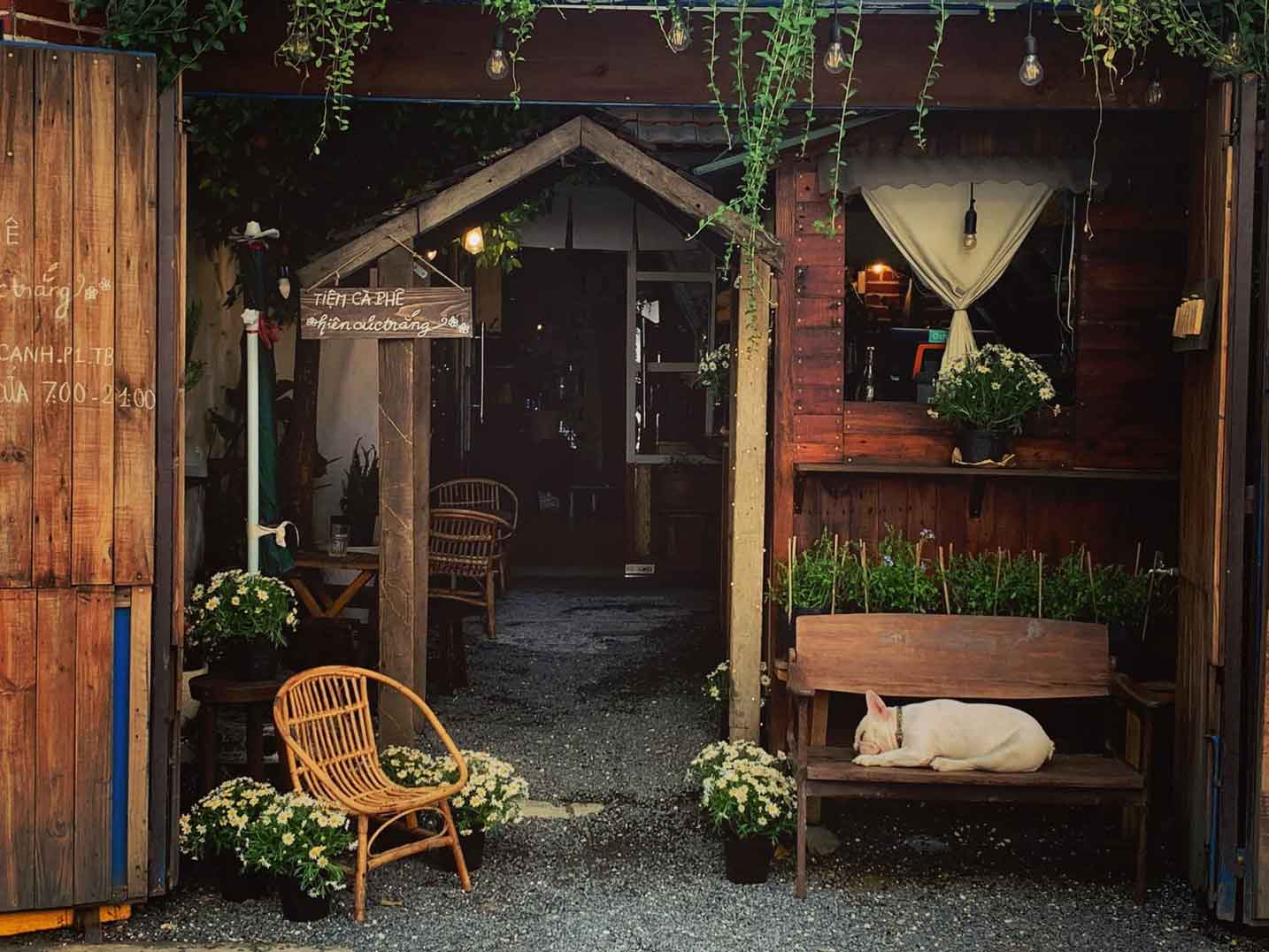 quan-cafe-phong-cach-da-lat-o-sai-gon