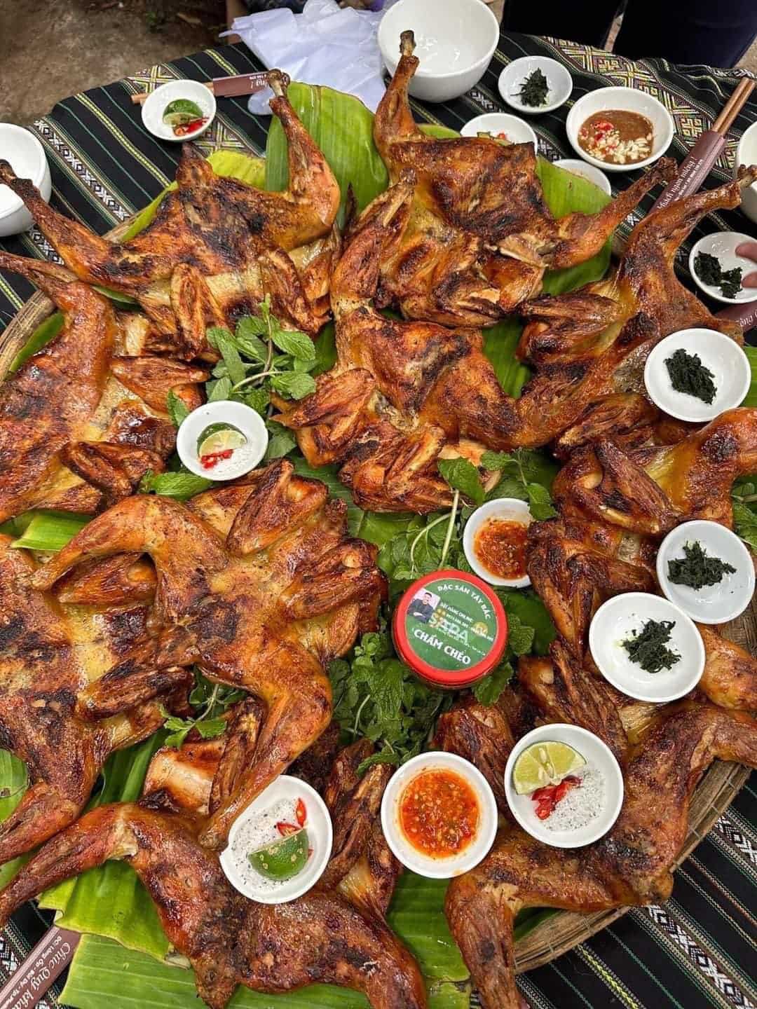 Nhà Hàng Dân Tộc