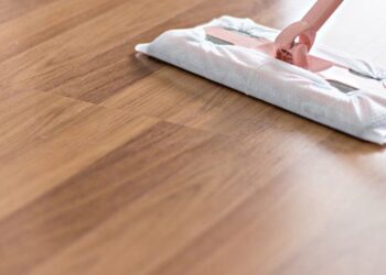 thi công sàn nhựa giả gỗ tại Hà Nội