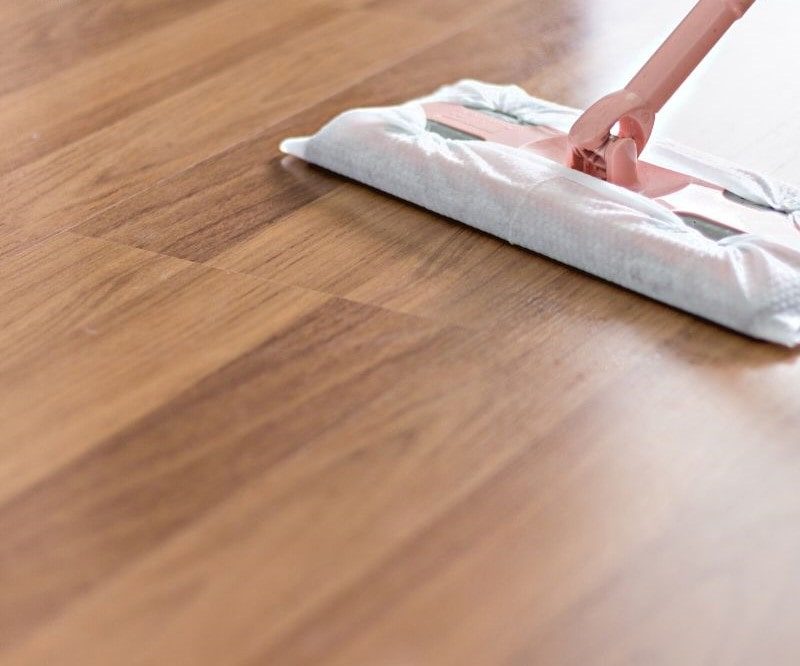 thi công sàn nhựa giả gỗ tại Hà Nội